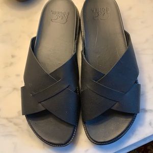 Sorel criss cross roaming leather sandal